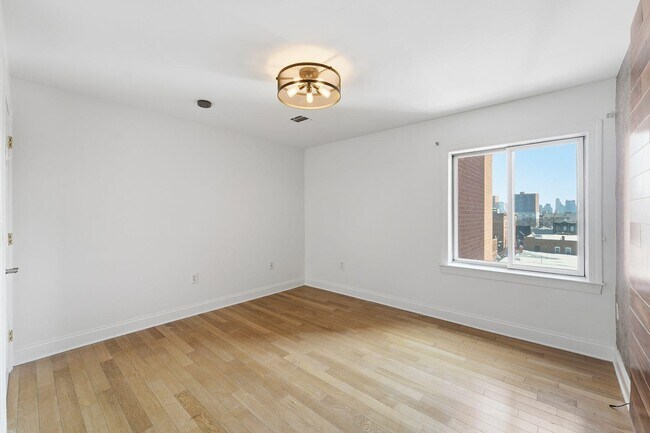 Building Photo - 5509 Madison St