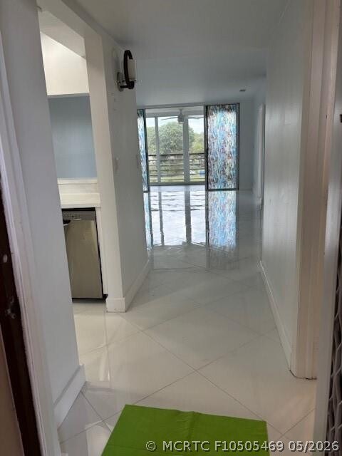 Building Photo - 1811 Sabal Palm Dr