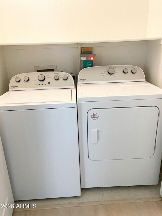 Building Photo - 1295 N Ash St