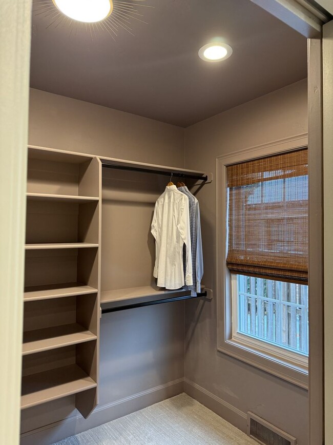 Building Photo - Beautiful Remodeled Sugar House Home