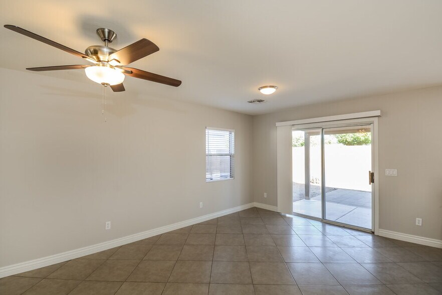 Building Photo - 12422 W Sharon Dr
