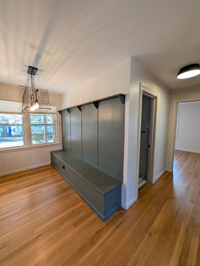 Building Photo - Great West Asheville Location!