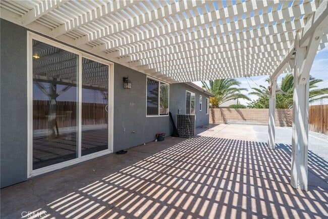 Building Photo - 12833 Biscayne Ave