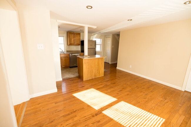 Building Photo - 416 Hancock St