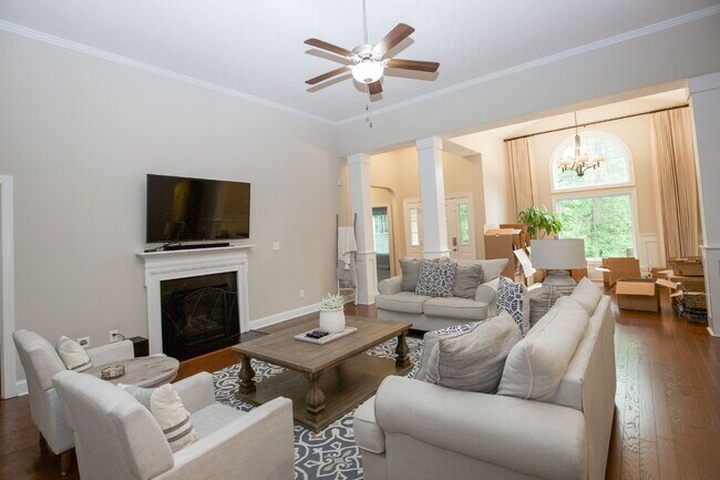 Building Photo - "Large 3-Bedroom plus BONUS Retreat with S...