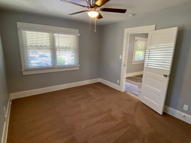 Building Photo - Charming 2 Bedroom Craftsman House w/Porch and Private Back Patio in Hillcrest