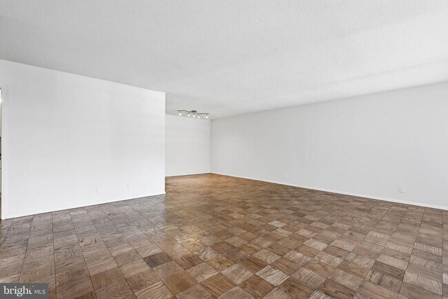 Building Photo - 5500 Friendship Blvd