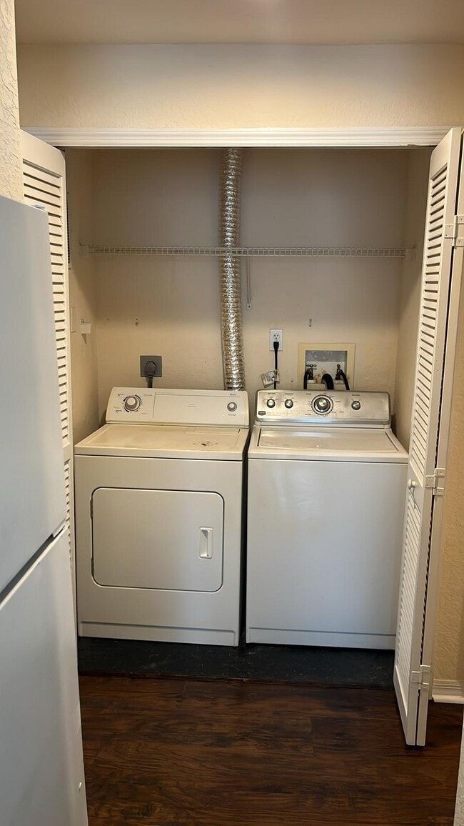 Building Photo - 6071 Westgate Dr