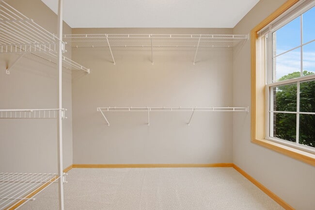 Building Photo - 15631 Linnet St NW