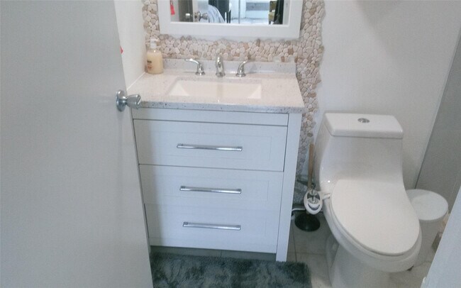 Building Photo - 307 Saxony Dr