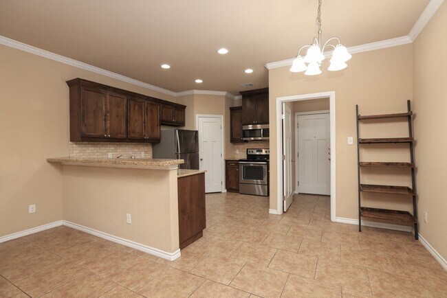 Building Photo - 3110 Claremont Dr