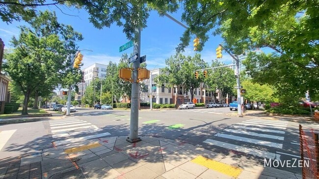 Building Photo - 208 E Davie St