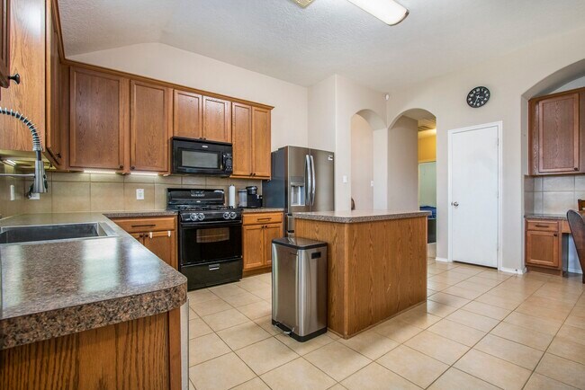 Building Photo - 3608 Kale St
