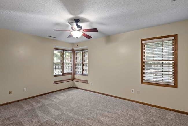 Building Photo - Cul-de-Sac Homesite! Tons of Room!