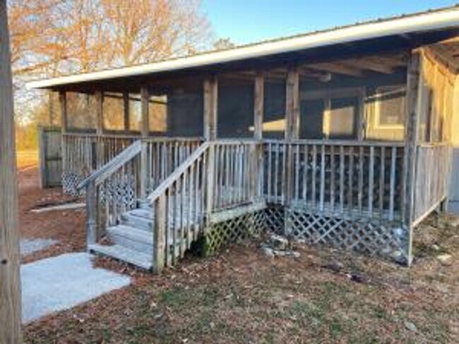 Building Photo - Single-Family Home in Hollister