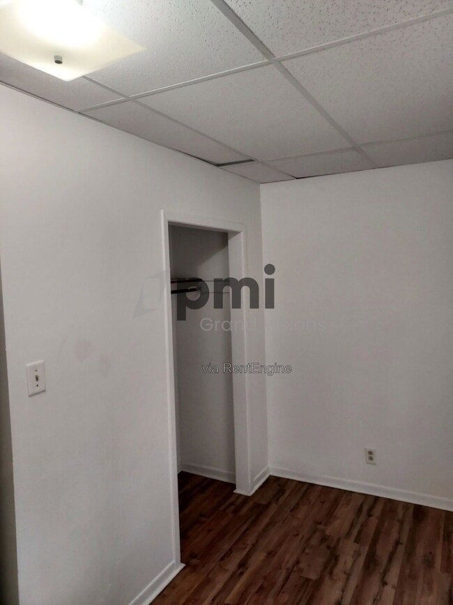 Building Photo - 419 E Peoria Ave