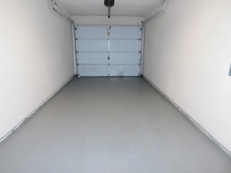 Building Photo - 652 Carrier Dr