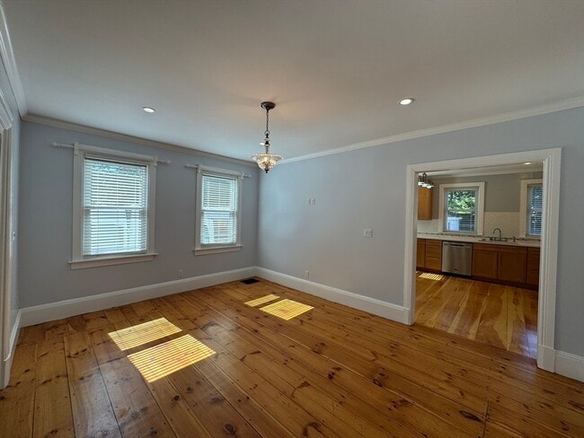 Building Photo - 8 Elmwood St
