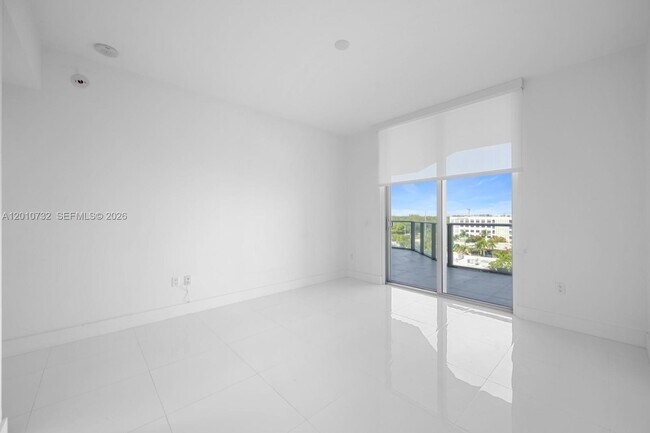 Building Photo - 17301 Biscayne Blvd