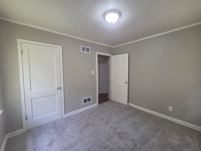 Building Photo - 4062 Shirley Dr