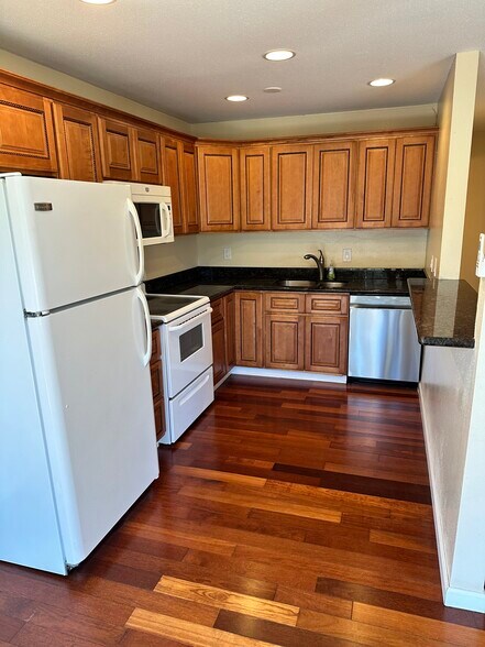 Building Photo - 200 SW Florence Ave