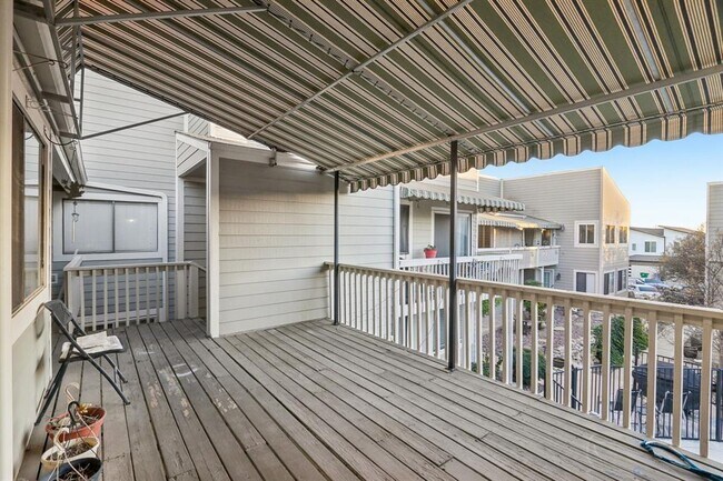 Building Photo - 5801 Thunderbird St