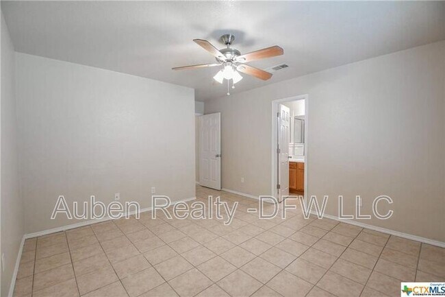 Building Photo - 1102 Leah Dr