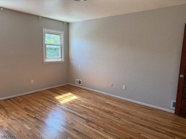 Building Photo - 17 Daka Ct
