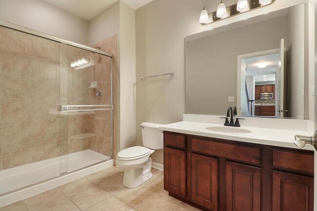 Building Photo - 643 Seneca St