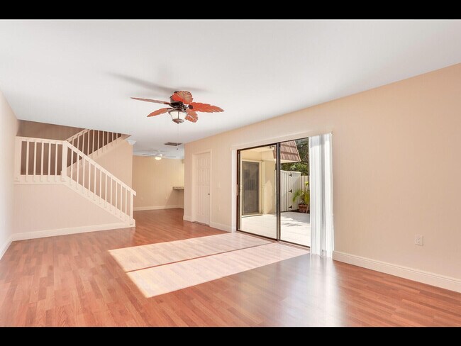 Building Photo - 2734 27th Ct