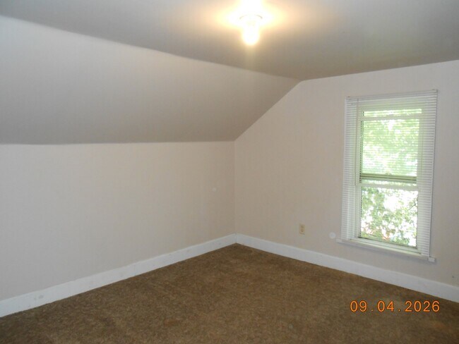 Building Photo - 219 E Callender St