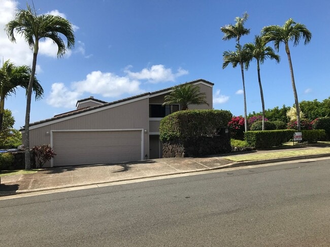 Building Photo - Waialae Iki, large family home 4 bedroom, 4 baths, 2 car garage