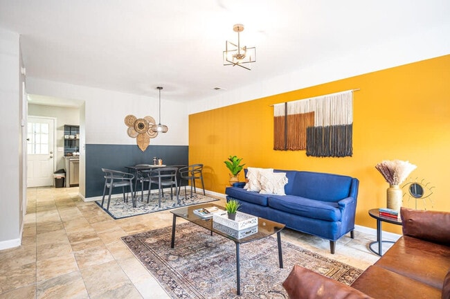 Building Photo - 1283 Sweet Pine Dr