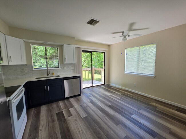Building Photo - 2455 Thomasson Dr
