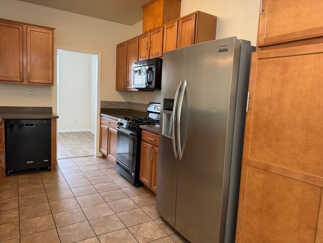 Building Photo - Gorgeous 4 bedroom 2 story home in Anatolia