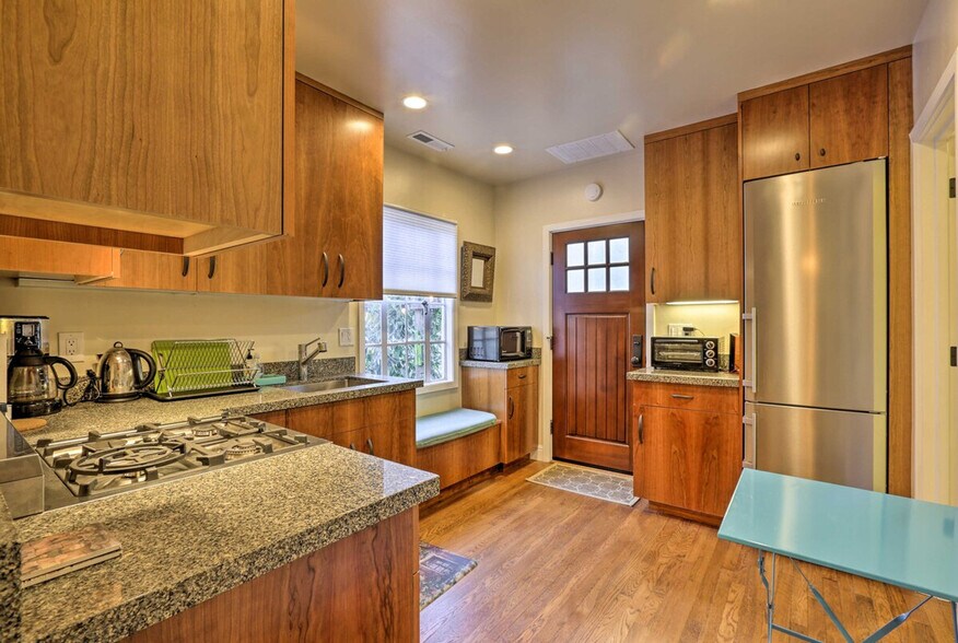 Building Photo - 1942 Cno. A Los Cerros