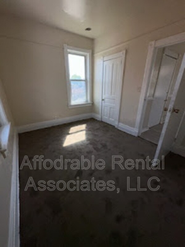 Building Photo - 1558 S 10th St
