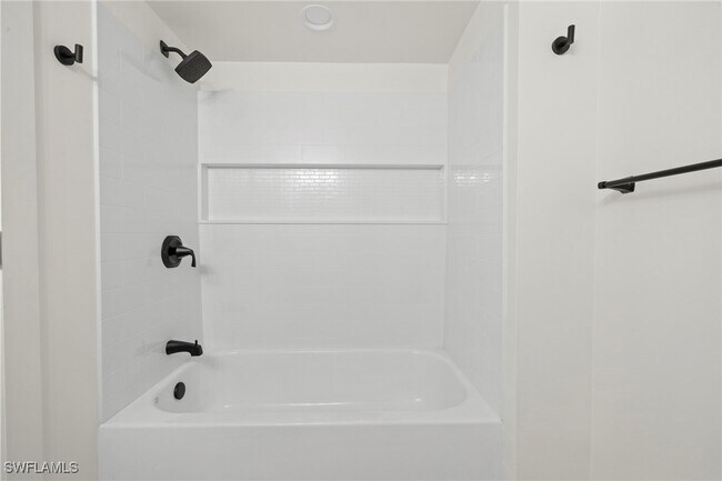 Building Photo - 400 Misty Pines Cir