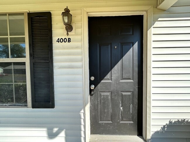 Building Photo - 400 Northwood Dr