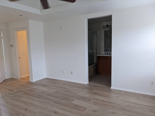 Building Photo - 720 S San Fernando Blvd