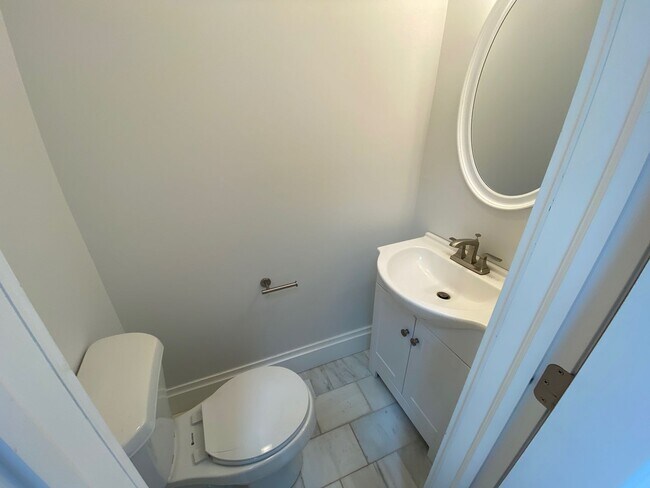 Building Photo - Hunter Ave 1197-1199 GW2