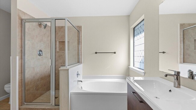 Building Photo - Parkwood