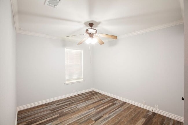 Building Photo - 3103 Creekwood Dr