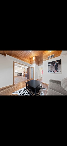 Building Photo - 3920 Mountain Trail