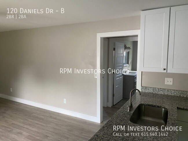 Building Photo - Lovely, modern 2bd/2ba near to Downtown Fr...