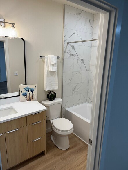 Building Photo - 6110 NE Willow St