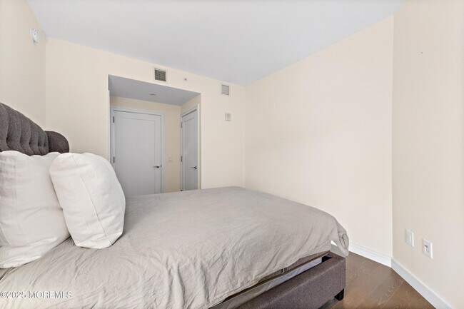 Building Photo - 15 Morris Ave