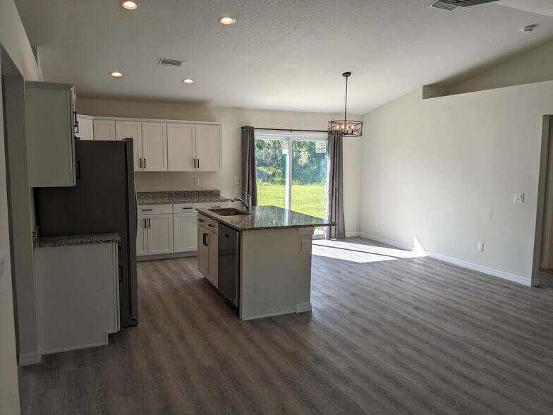 Building Photo - 5837 Babian Rd