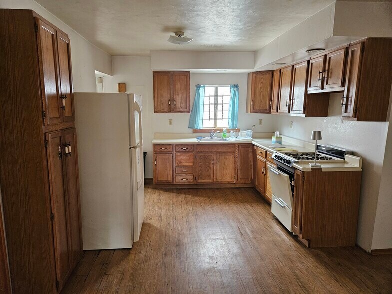 another kitchen view - 1727 Carey Way
