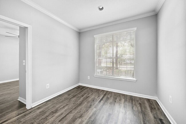 Building Photo - Modern, Pet-Friendly, and Priced Right!